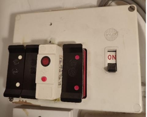 Tamworth Electricians - Old style fuse box